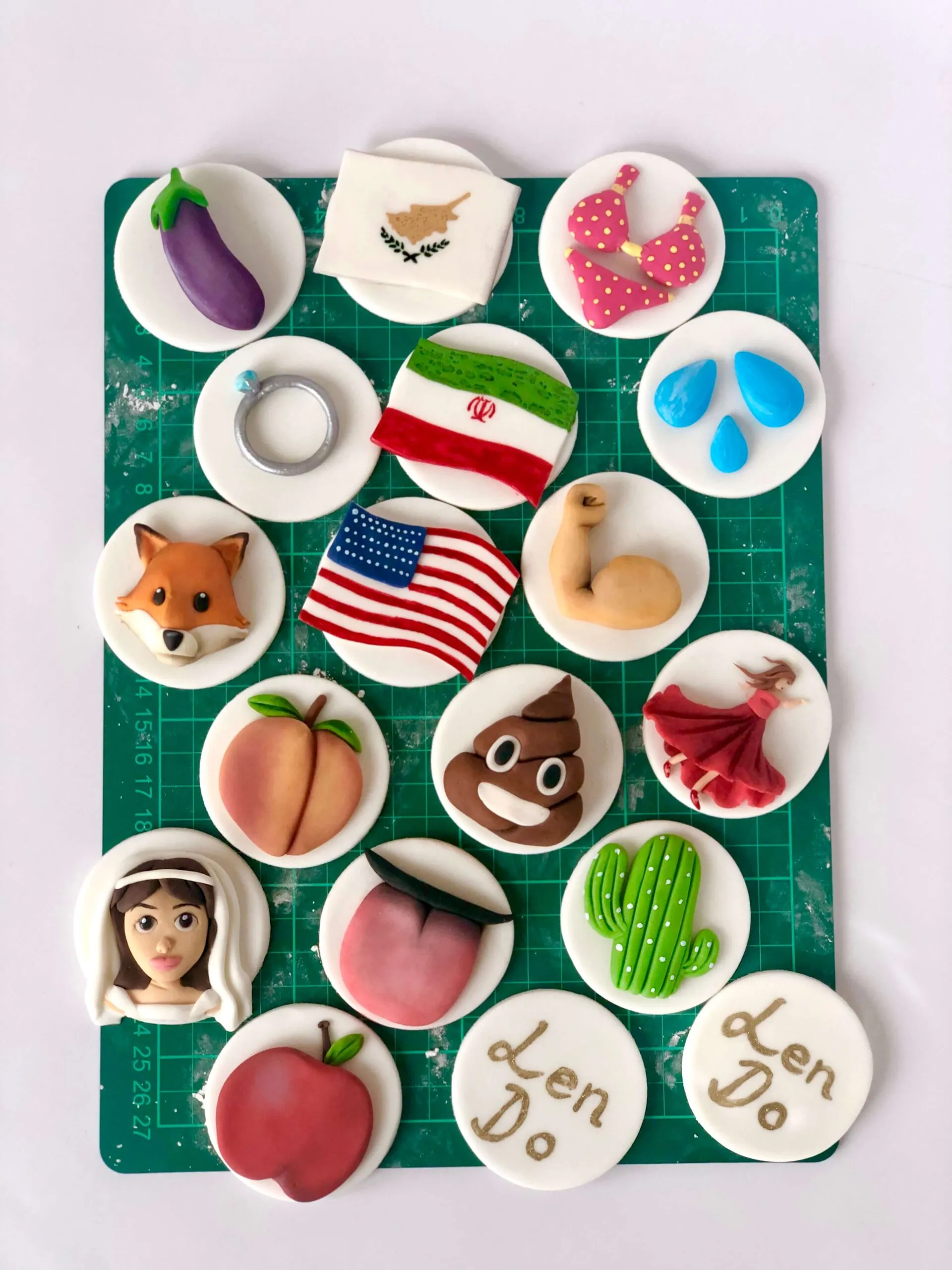 Emoji Toppers